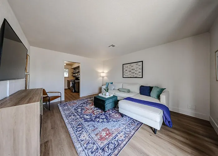 #10 Desert Bloom Escape Value 2br Midtown Phx Apartment