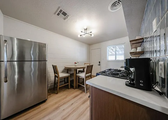 #10 Desert Bloom Escape Value 2br Midtown Phx Apartment