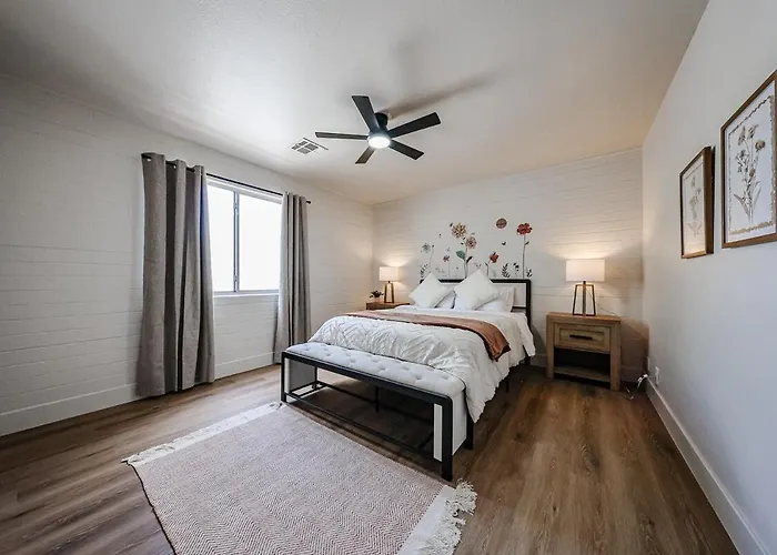 #10 Desert Bloom Escape Value 2br Midtown Phx Apartment